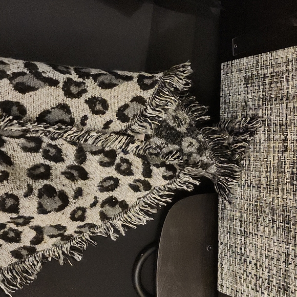 Leopard print scarf - Picture 9 of 10